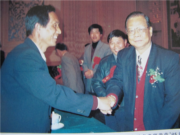 张显义老师荣获95曾宪梓中师教师奖.jpg