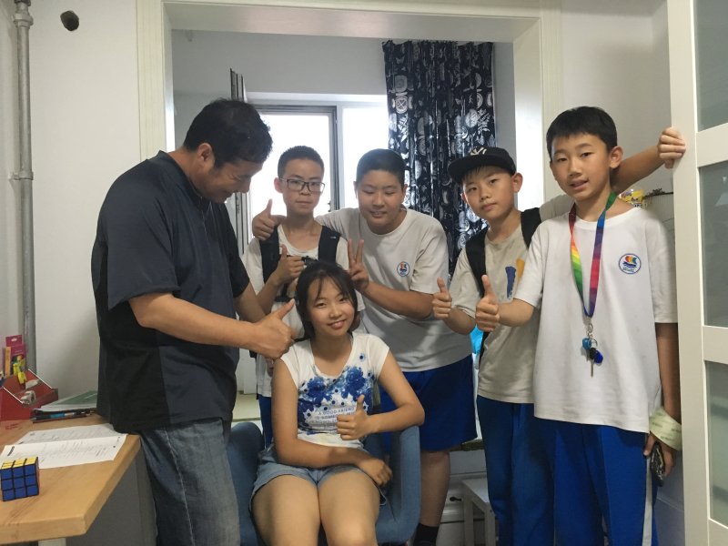 2016 10 看望骨折的王灼华同学
